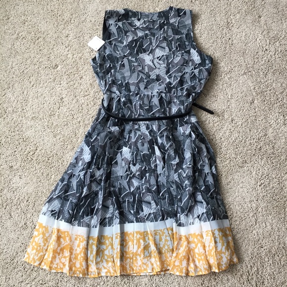 NWT Belted Graphic Dress - Picture 5 of 6
